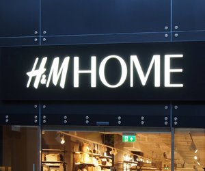 Diesen Satinpyjama von H&M Home holt sich gerade jeder