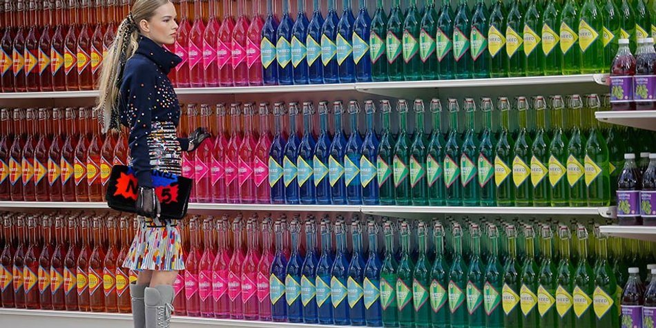 Genial: Auf in den Supermarkt, aber bitte mit Chanel und Stil! Genial: Auf in den Supermarkt, aber bitte mit Chanel und Stil!