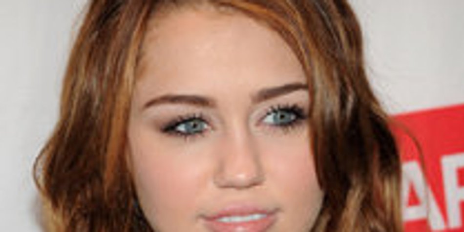 Miley Cyrus: Tourbusfahrer bei Unfall gestorben Miley Cyrus: Tourbusfahrer bei Unfall gestorben