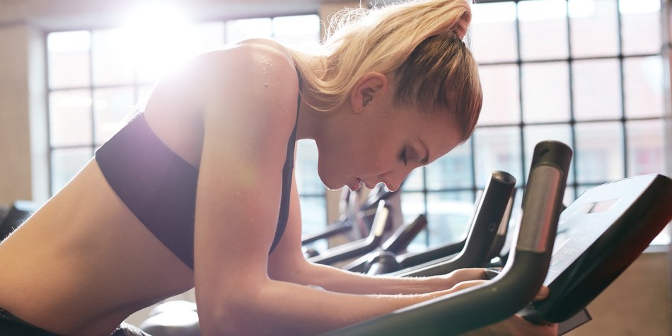 Den Körper mit Oben-Ohne-Training lieben lernen Den Körper mit Oben-Ohne-Training lieben lernen
