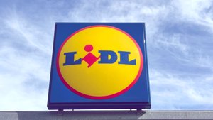 Hol dir den Landhaus-Vibe auf den Tisch: Mit dem skandinavischen Geschirr-Set von Lidl!