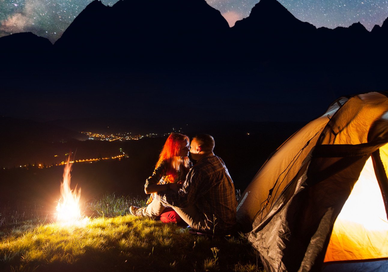 Туристы устроили секс в палатке отдыхая на природе онлайн