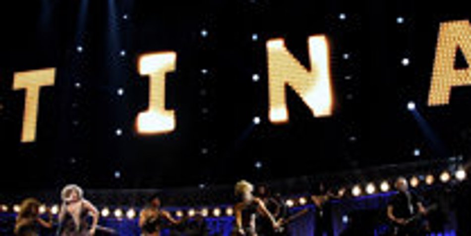 Tina Turner rocks the stage! Tina Turner rocks the stage!