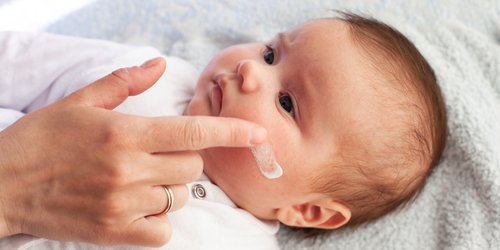 Hautpflege beim Baby: Die besten Tipps, um Allergien vorzubeugen
