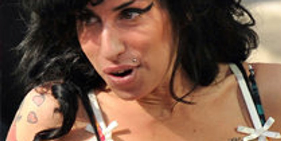 Amy Winehouse geht unter die Designer und macht eine Modelinie mit PP Amy Winehouse geht unter die Designer und macht eine Modelinie mit PP
