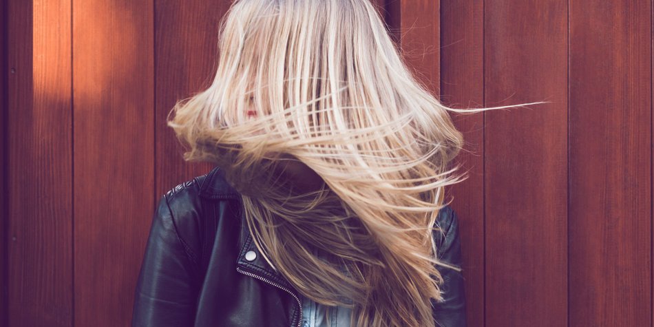 „Reverse Ombré“: Die neue Trendhaarfarbe, die uns den Kopf verdreht! „Reverse Ombré“: Die neue Trendhaarfarbe, die uns den Kopf verdreht!