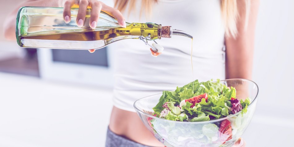 Distelöl richtig kombinieren: Nur so ist es wirklich gesund! Distelöl richtig kombinieren: Nur so ist es wirklich gesund!