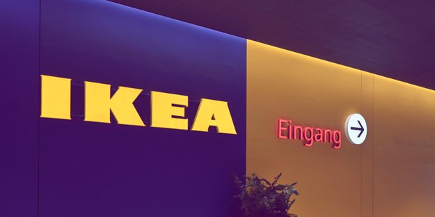 Ikea-Neuheit: Diese Vitrine in Dunkelgrau ist ein echter Blickfang