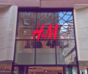 Vergiss normale Schals! Dieses H&M-Teil ist im Herbst 2025 viel angesagter