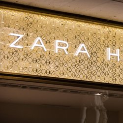 Dieser Stahlkrug von Zara Home wirkt sehr edel