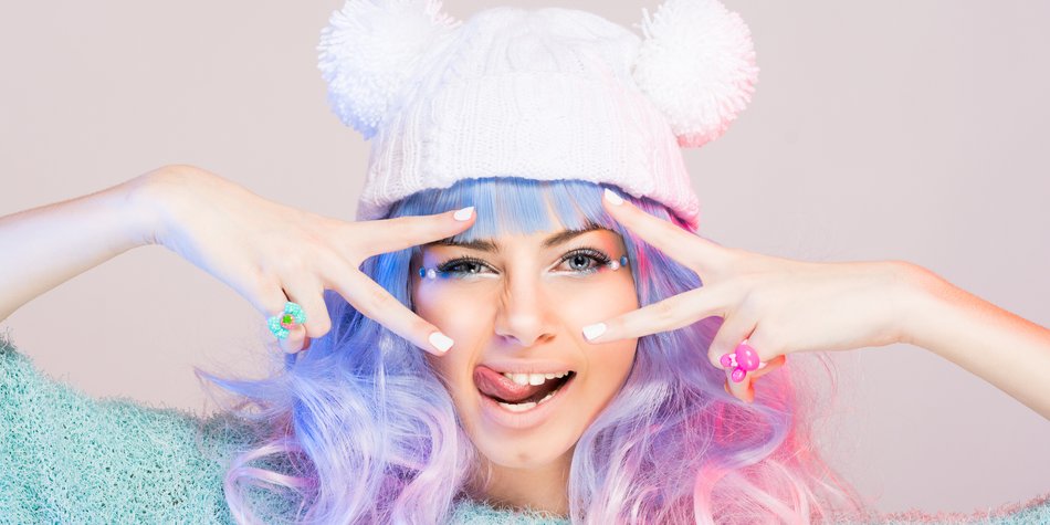 Romantischer Look: Holographic Hair ist Trend Romantischer Look: Holographic Hair ist Trend