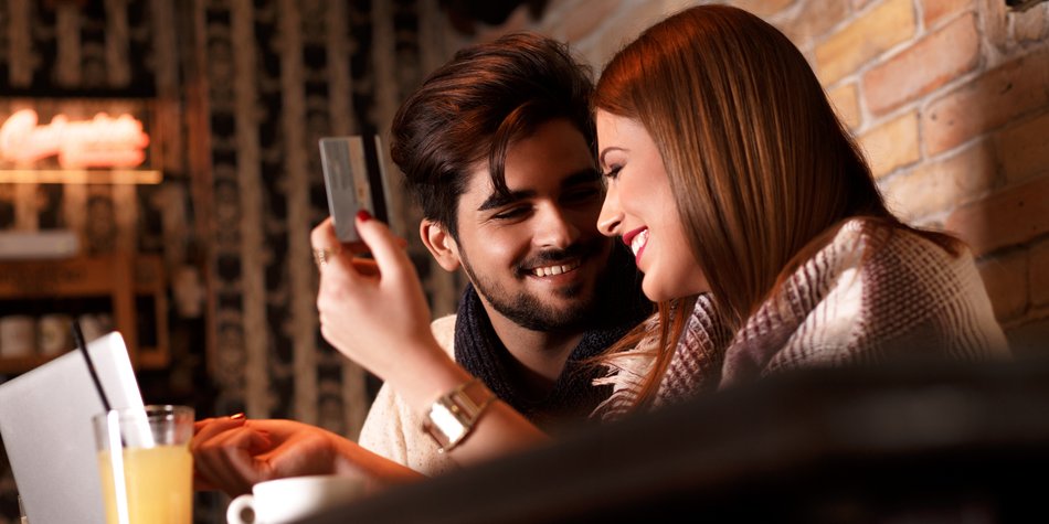 Sollte man beim Date selbst zahlen? Sollte man beim Date selbst zahlen?