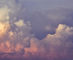 Wolken-Tattoos: Bedeutung und Vorlagen zur Inspiration