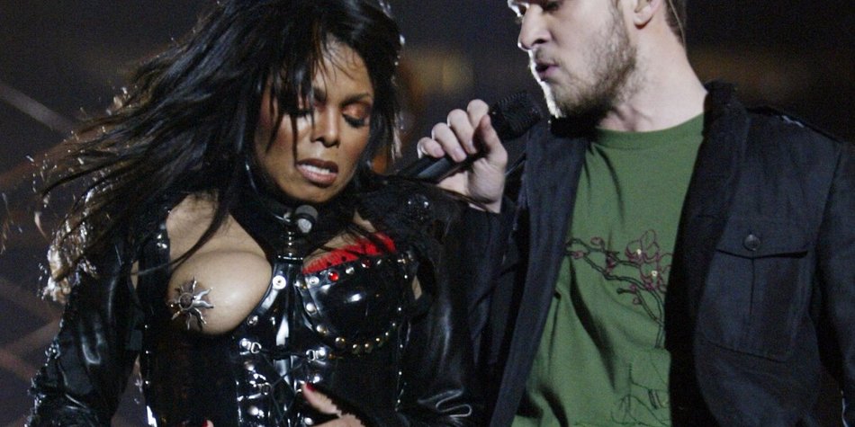 Die 10 großen Nippelpiercing-Risiken und Mythen Die 10 großen Nippelpiercing-Risiken und Mythen