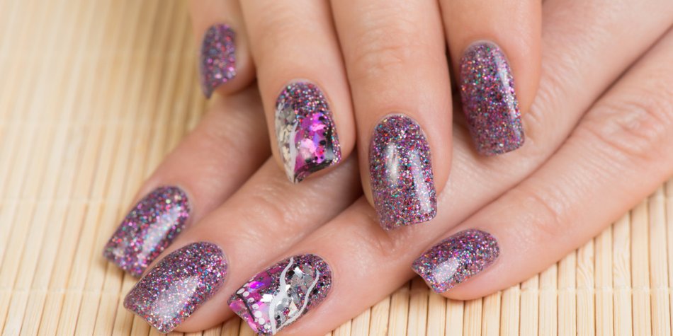 Glitzernagellack entfernen: Mit diesen 4 Tricks Glitzernagellack entfernen: Mit diesen 4 Tricks