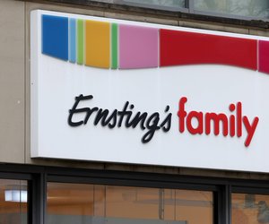 Oster-Deko für die Tür: Das hübsche Deko-Herz mit Kunstblumen bei Ernsting's family