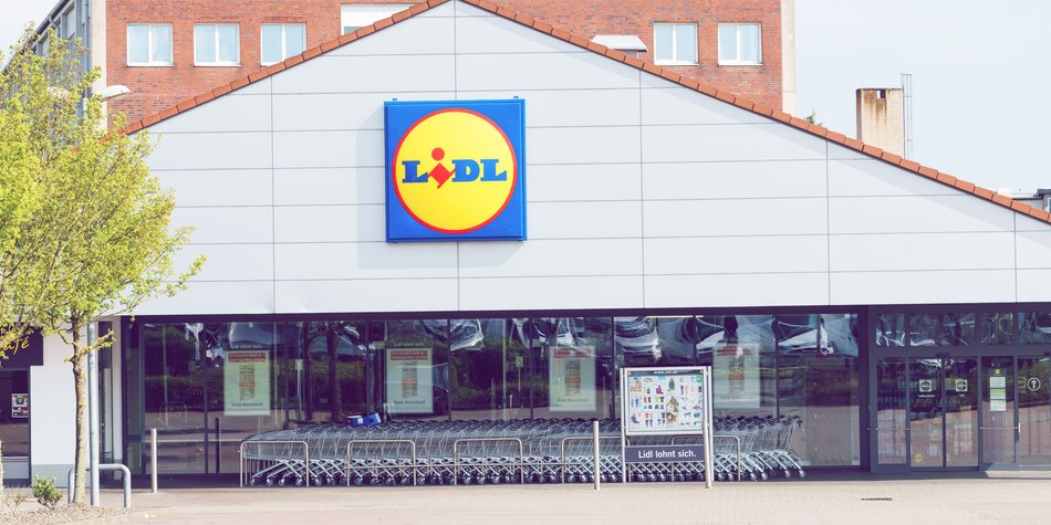 Alle wollen ausverkauften Lidl-Sneaker – und zahlen bis zu 500 Euro auf ebay! Alle wollen ausverkauften Lidl-Sneaker – und zahlen bis zu 500 Euro auf ebay!