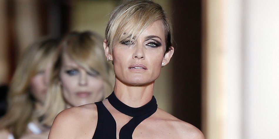 Cat-Eyes 2.0: So gelingt Ihnen das Augen-Make-up à la Versace Cat-Eyes 2.0: So gelingt Ihnen das Augen-Make-up à la Versace