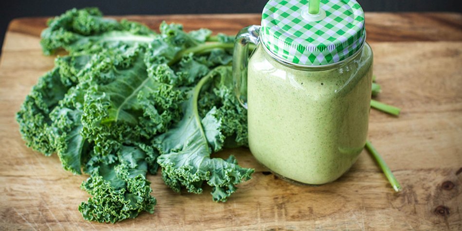 Grünkohl-Smoothie: Das vitalisierende Trendgemüse der Saison von fruchtig, exotisch bis scharf! Grünkohl-Smoothie: Das vitalisierende Trendgemüse der Saison von fruchtig, exotisch bis scharf!