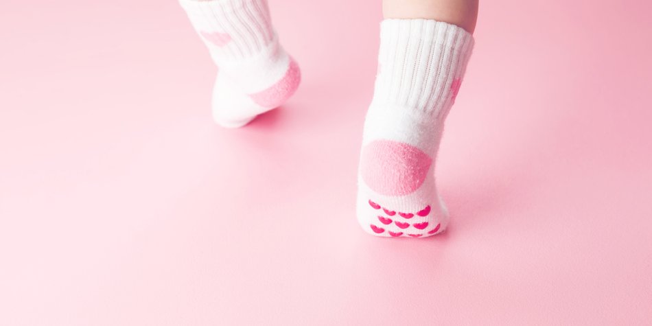 Angeboren oder erworben? So erkennst du einen Plattfuß bei Kindern Angeboren oder erworben? So erkennst du einen Plattfuß bei Kindern