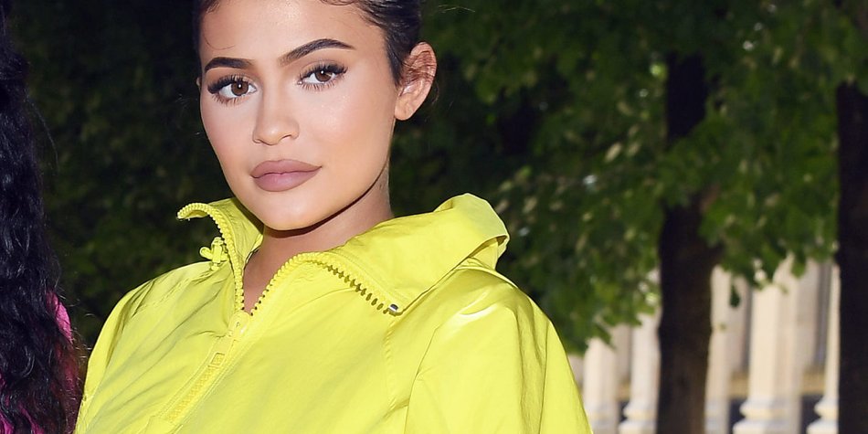 Kylie Jenner zeigt ihren After-Baby-Body in Unterwäsche Kylie Jenner zeigt ihren After-Baby-Body in Unterwäsche