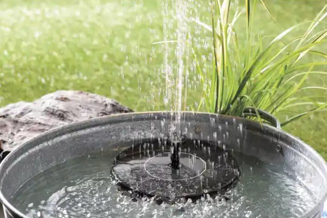 Der Springbrunnen von Rossmann ist perfekt für den Garten geeignet. Der Springbrunnen von Rossmann ist perfekt für den Garten geeignet.