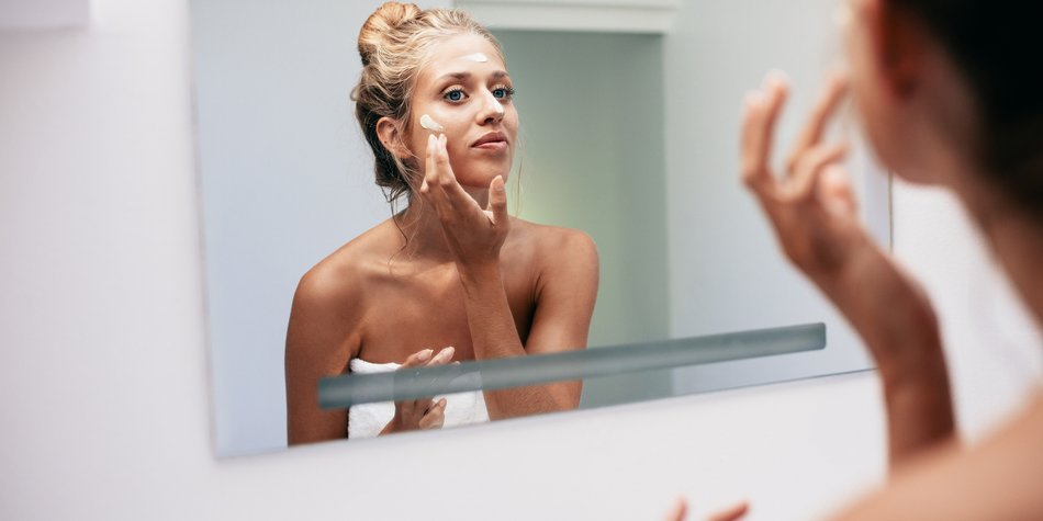 Du hast trockene Haut im Gesicht? Diese 5 Tipps helfen Du hast trockene Haut im Gesicht? Diese 5 Tipps helfen