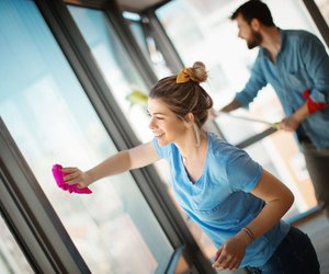 Kalorienverbrauch beim Putzen: Wie effektiv ist das Großputz-Workout?