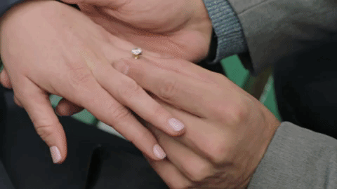Heiratsantrag mit Verlobungsring