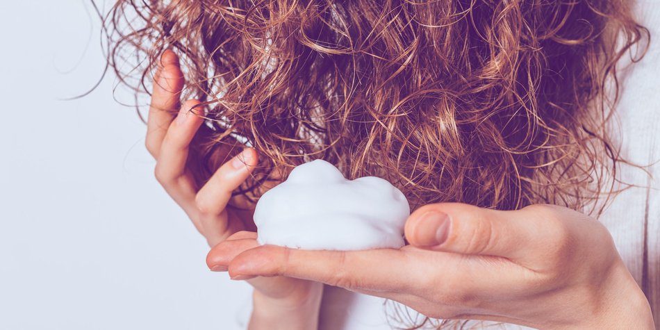 Schaumfestiger: Die besten Mousse-Produkte und Tipps für mehr Volumen Schaumfestiger: Die besten Mousse-Produkte und Tipps für mehr Volumen
