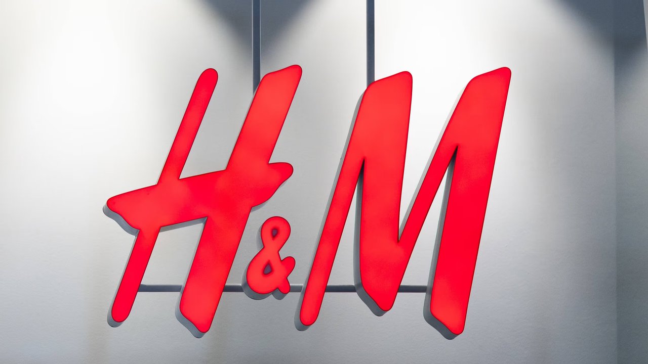 Feiertagslook shoppen bei H&M, ganz im Stil von Hermine Granger. Feiertagslook shoppen bei H&M, ganz im Stil von Hermine Granger.