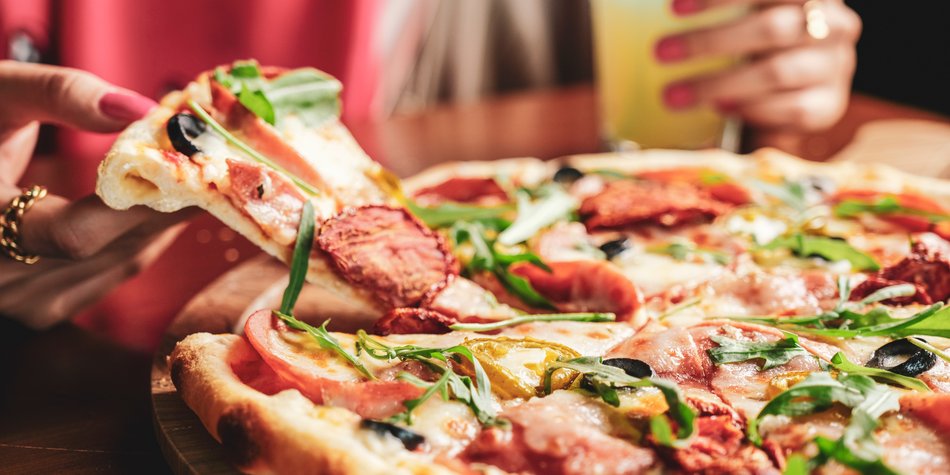 Pizzastein reinigen: So wird er im Handumdrehen sauber Pizzastein reinigen: So wird er im Handumdrehen sauber
