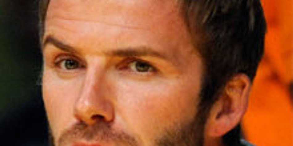 David Beckham: Moderatorin fasst ihm in den Schritt David Beckham: Moderatorin fasst ihm in den Schritt