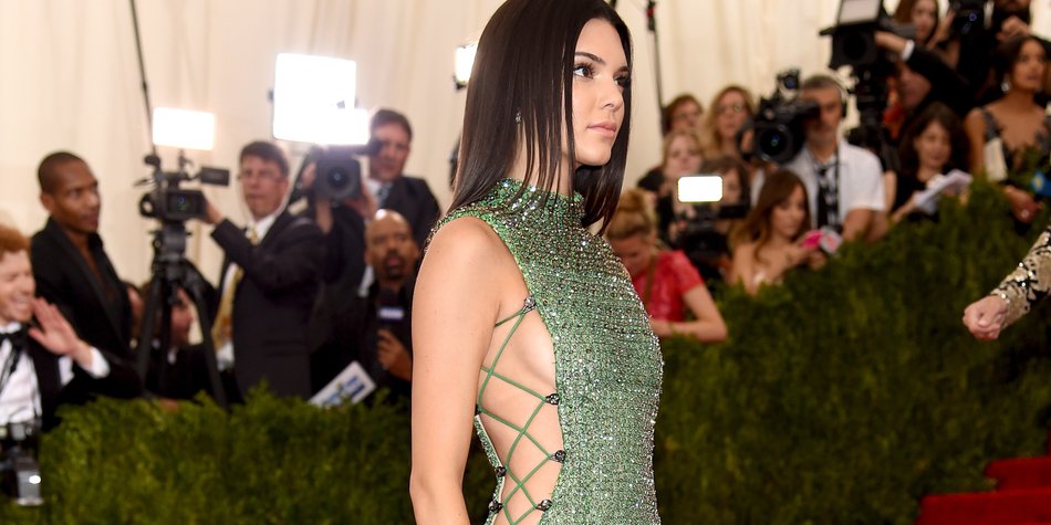 Kendall Jenner: Wie echt war ihr Dekolleté? Kendall Jenner: Wie echt war ihr Dekolleté?