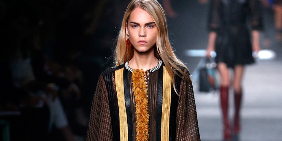Doppeltes Lottchen: Line Brems sieht Cara Delevingne verblüffend ähnlich Doppeltes Lottchen: Line Brems sieht Cara Delevingne verblüffend ähnlich