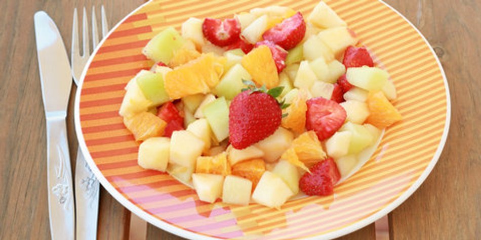Sellerie-Melonensalat mit Erdbeeren Sellerie-Melonensalat mit Erdbeeren