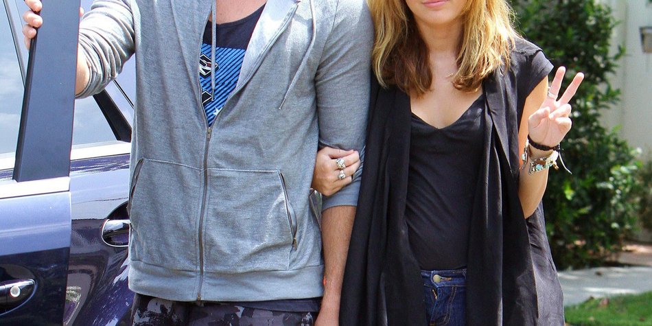 Miley Cyrus und Liam Hemsworth schlafen in getrennten Betten Miley Cyrus und Liam Hemsworth schlafen in getrennten Betten