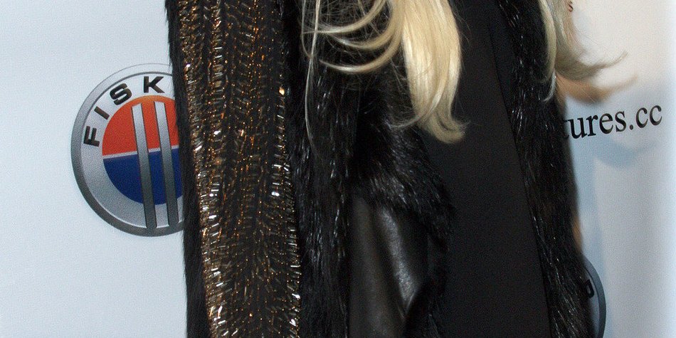Lindsay Lohan wird von ihrem Vater beschützt Lindsay Lohan wird von ihrem Vater beschützt