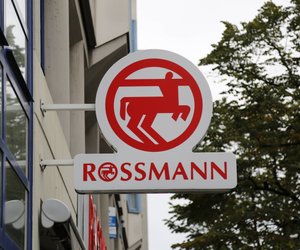 Gegen brüchiges Haar hilft diese Haarkur für 3 Euro von Rossmann