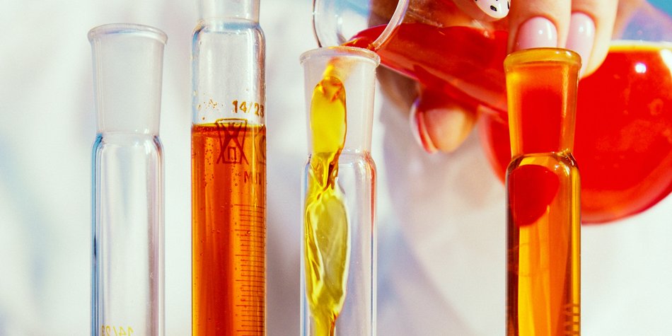 Chemiker Ausbildung: Alles über die Arbeit mit den Elementen Chemiker Ausbildung: Alles über die Arbeit mit den Elementen