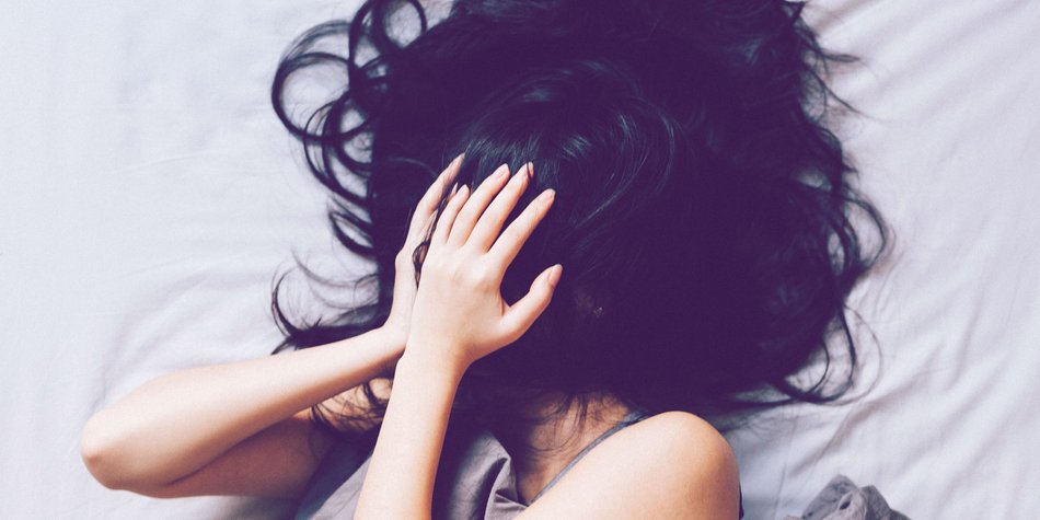 Studie zeigt: Vor allem junge Frauen sind im Alltag durch Selbstzweifel verunsichert Studie zeigt: Vor allem junge Frauen sind im Alltag durch Selbstzweifel verunsichert