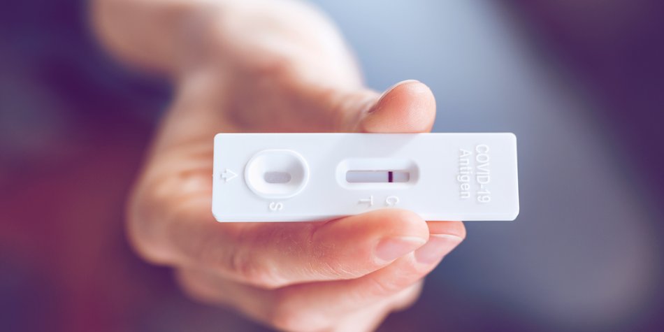 Corona-Selbsttests entsorgen: In welche Tonne gehört der Test? Corona-Selbsttests entsorgen: In welche Tonne gehört der Test?