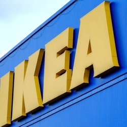 Mit diesem Ikea-Hack peppst du eine simple Wanduhr für wenig Geld auf