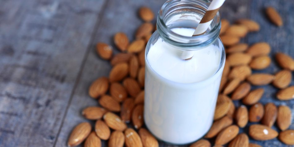 Milchalternative: Ist Mandelmilch gesund? Milchalternative: Ist Mandelmilch gesund?