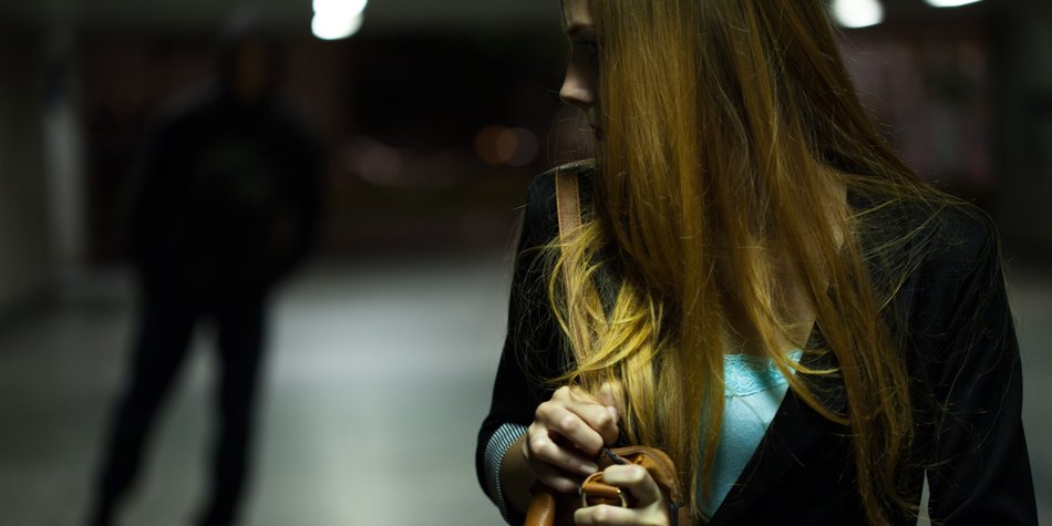 So fühlen sich Frauen beim nächtlichen Heimweg So fühlen sich Frauen beim nächtlichen Heimweg