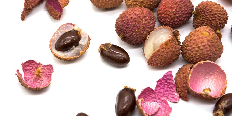 Litschi essen: Die einfachste Methode und was in der Frucht steckt Litschi essen: Die einfachste Methode und was in der Frucht steckt