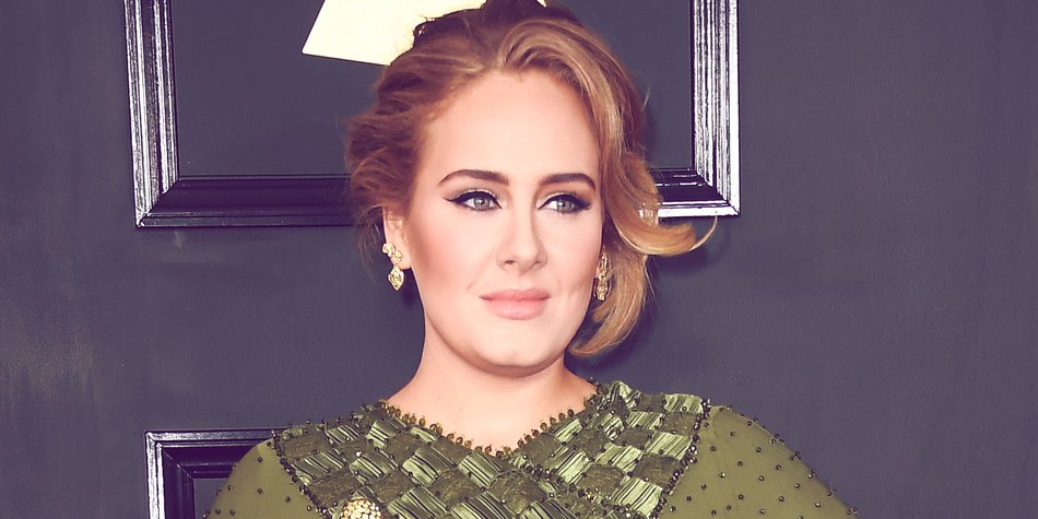 Adele postet neues Bikini-Bild, doch alle achten auf ein ganz anderes Detail Adele postet neues Bikini-Bild, doch alle achten auf ein ganz anderes Detail