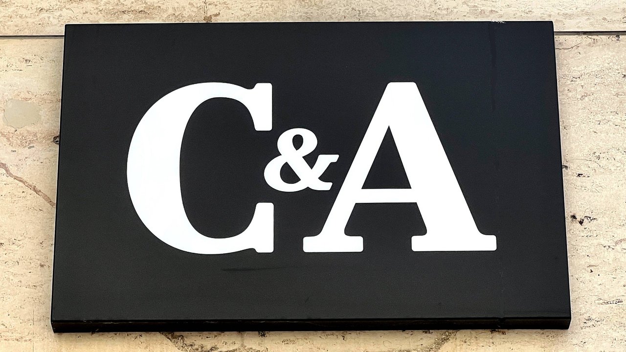 Bei C&A kannst du jede Menge It-Pieces im Stil von Hermine Granger shoppen. Bei C&A kannst du jede Menge It-Pieces im Stil von Hermine Granger shoppen.