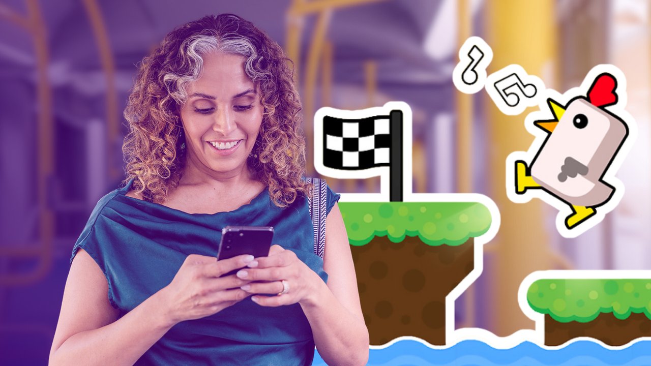 Eine Frau am Smartphone lächelt und ein Ausschnitt aus dem Spiel Limited-Kaboom Eine Frau am Smartphone lächelt und ein Ausschnitt aus dem Spiel Limited-Kaboom