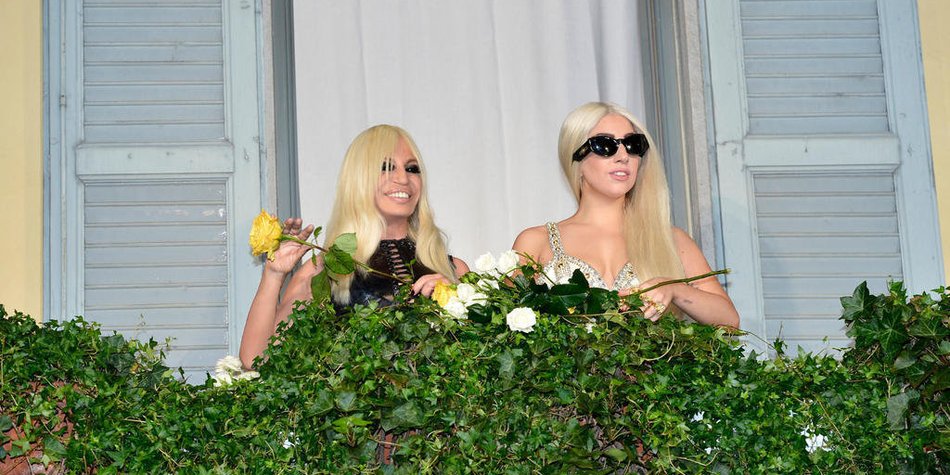 Lady Gaga und Donatella Versace in Mailand Lady Gaga und Donatella Versace in Mailand